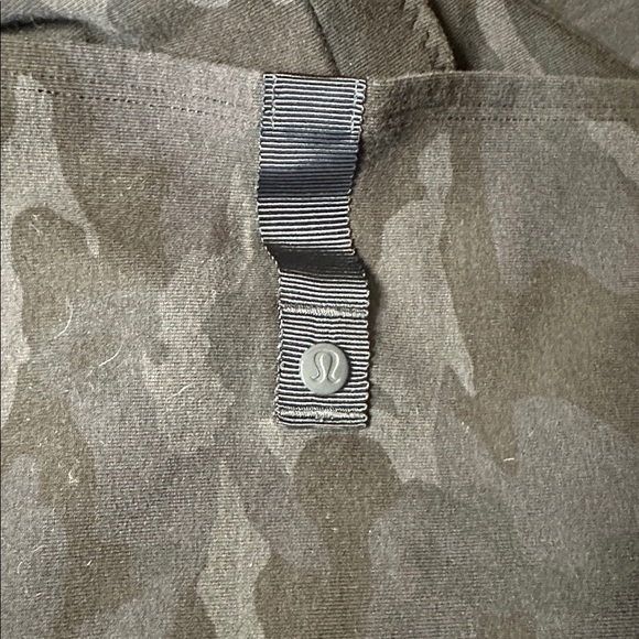 Lululemon Vinyasa Flow Scarf Black Camo Excellent - Picture 2 of 2
